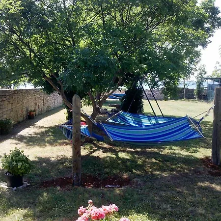 Prázdninový dům Holiday Ulika Apt 1 *