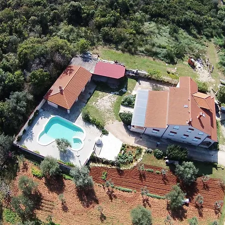 Prázdninový dům Holiday Ulika Apt 1 *